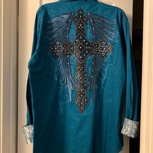 Men’s victorious embroidered shirt